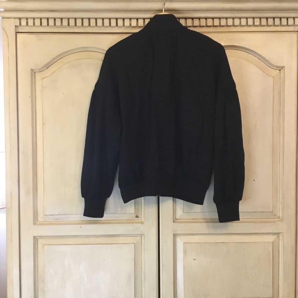 Women’s Black Cabi Chance Bomber Jacket Size S NWT - Picture 2 of 6